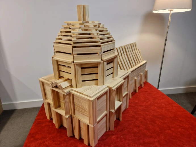 Les-Invalides-kapla-planks-model