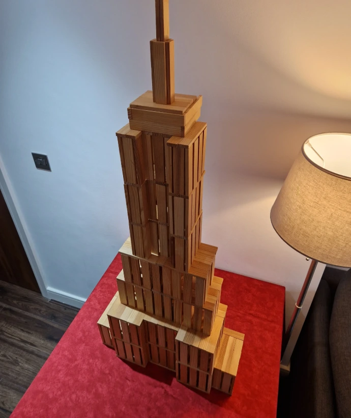 Empire-state-building-kapla-planks-model