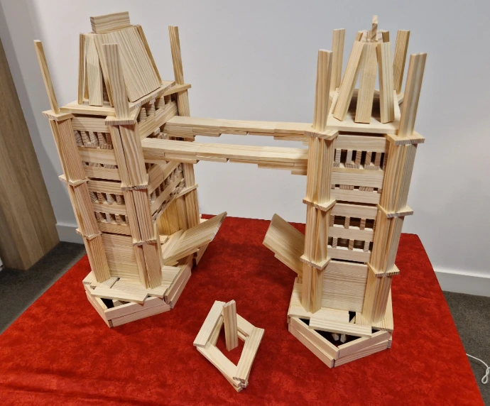 Tower-Bridge-kapla-planks-model