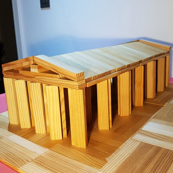 Parthenon-with-roof-kapla-planks-model