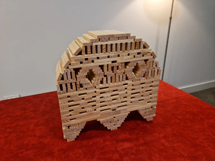Pac-Man-ghost-kapla-planks-model