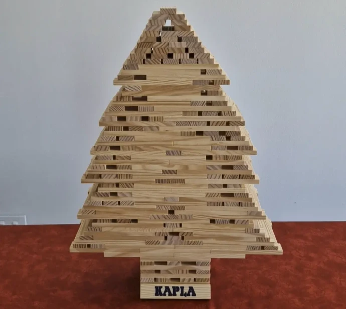 Christmas-tree-kapla-planks-model