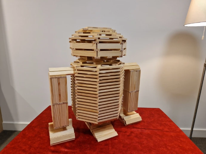 R2-D2-kapla-planks-model