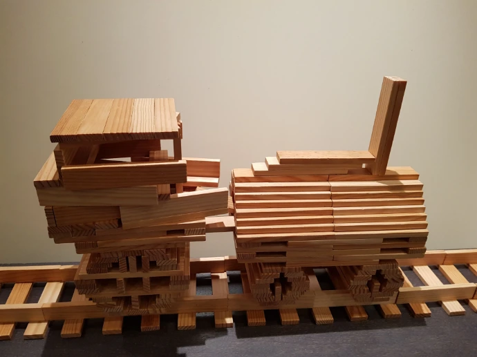 Locomotive-kapla-planks-model
