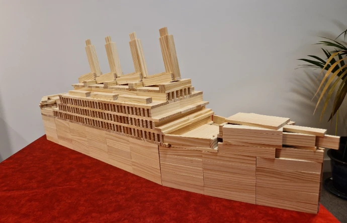 Titanic-kapla-planks-model