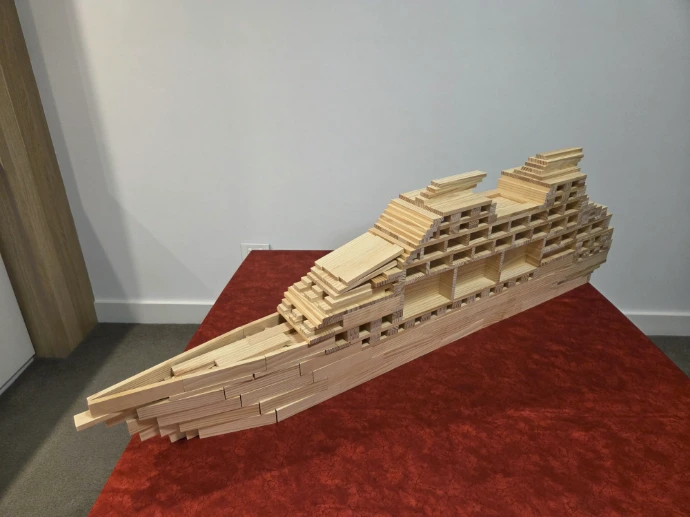 Cruise-Ship-kapla-planks-model