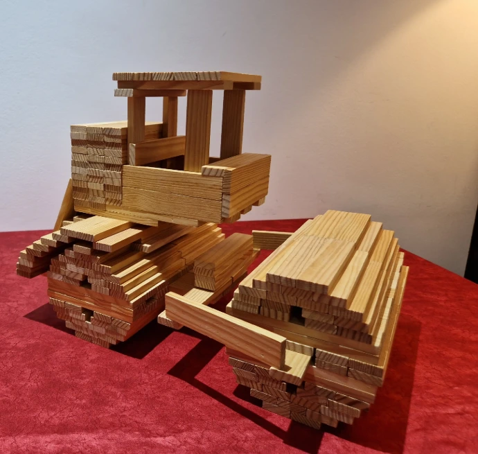Road-roller-kapla-planks-model