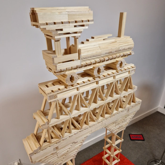 Kapla-train-bridge-kapla-planks-model