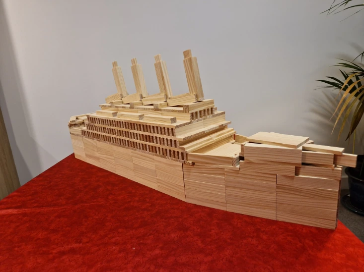 Titanic-kapla-planks-model