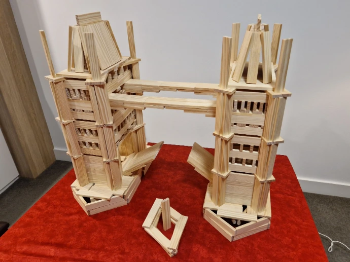 Tower-Bridge-kapla-planks-model